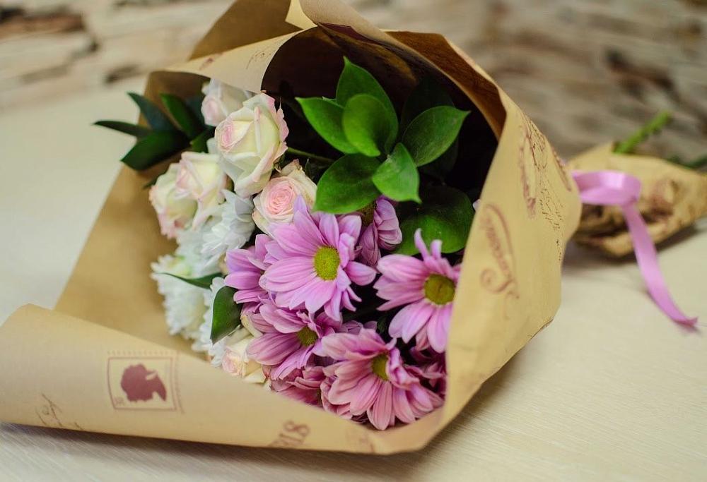 Букет цветов из: Розы и Хризантемы в Красные Баррикады