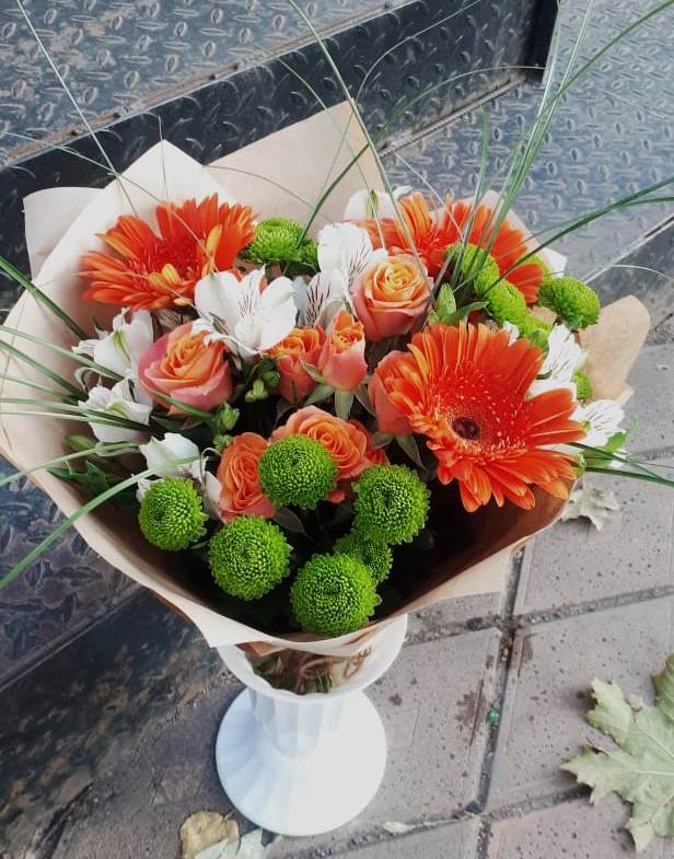 Букет цветов из: Герберы, Хризантемы, Альстромерии и Розы в Красные Баррикады