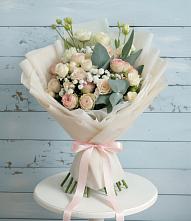 Букет цветов из:  Розы и Лизиантусы #REPLACE_PRED# Красные Баррикады