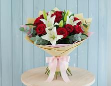 Букет цветов из:  Лилии и Розы в Красные Баррикады