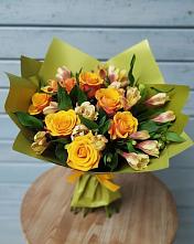 Букет цветов из:  Альстромерии и Розы #REPLACE_PRED# Красные Баррикады