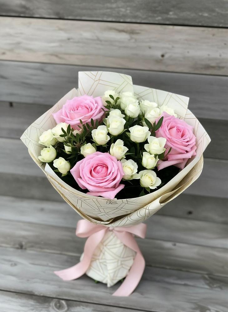 Букет цветов из: Розы в Красные Баррикады