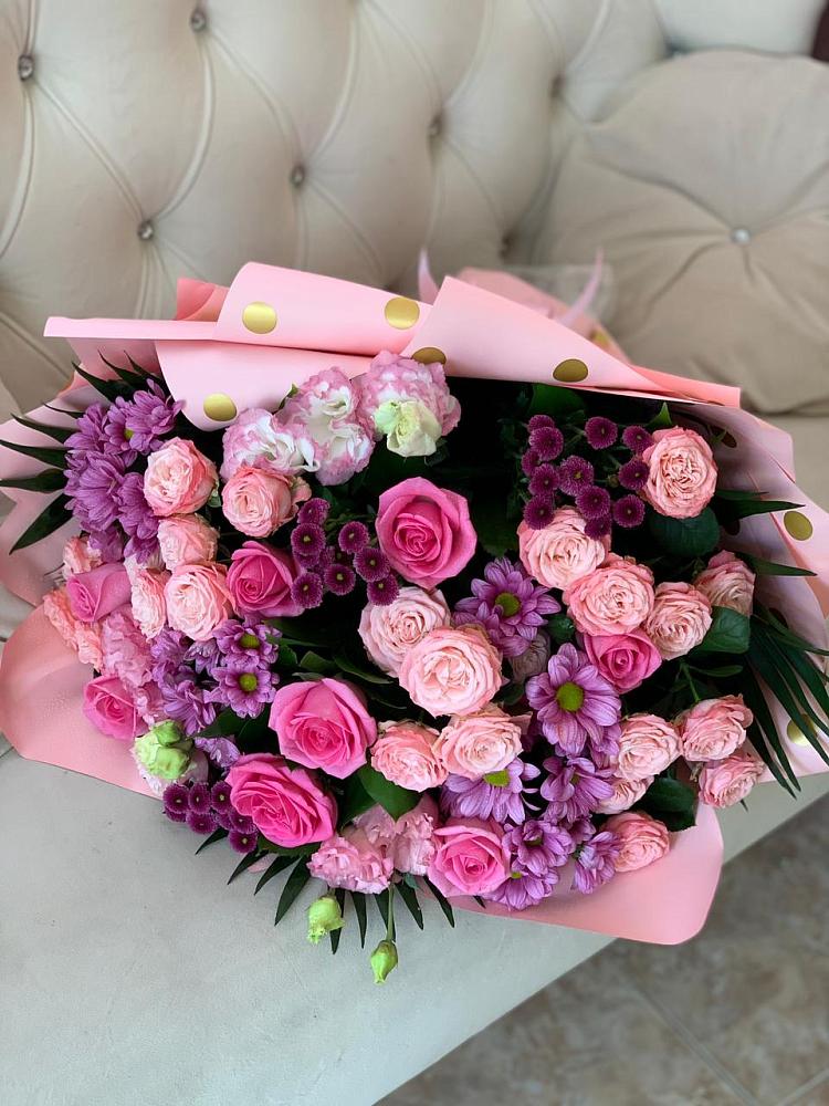 Букет цветов из: Хризантемы, Розы и Лизиантусы в Красные Баррикады