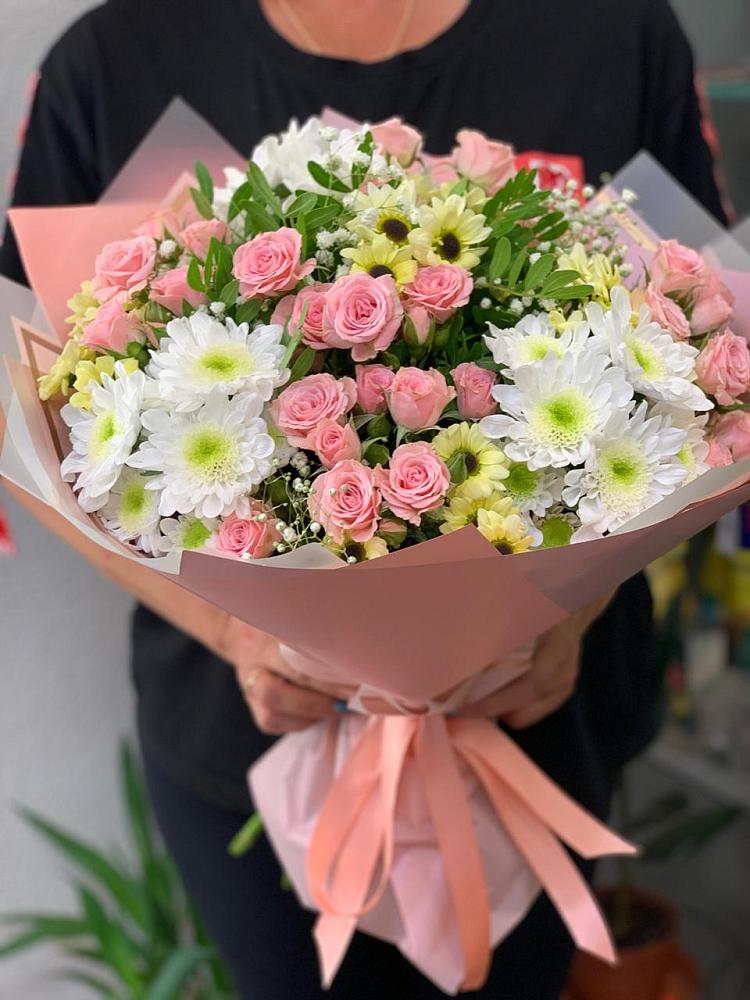 Букет цветов из: Розы и Хризантемы в Красные Баррикады