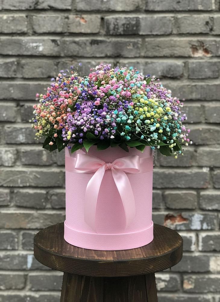 Цветочная композиция из Гипсофила и Розы в шляпной коробке в Красные Баррикады