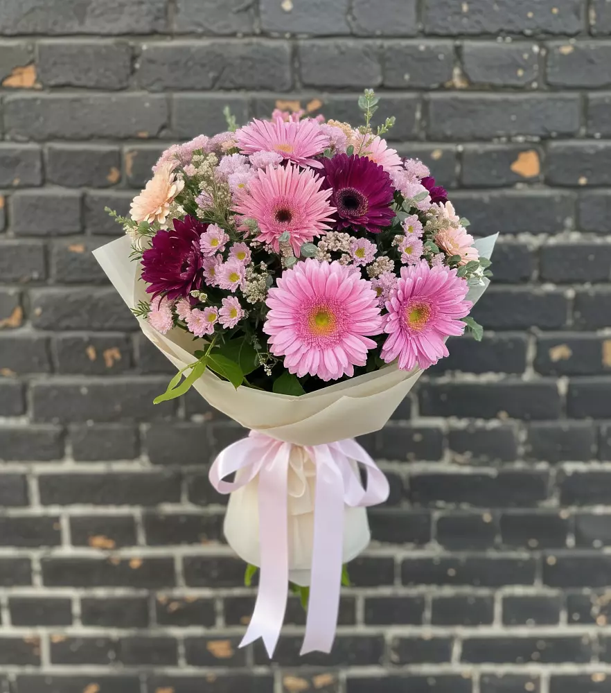 Букет цветов из: Герберы и Хризантемы в Красные Баррикады
