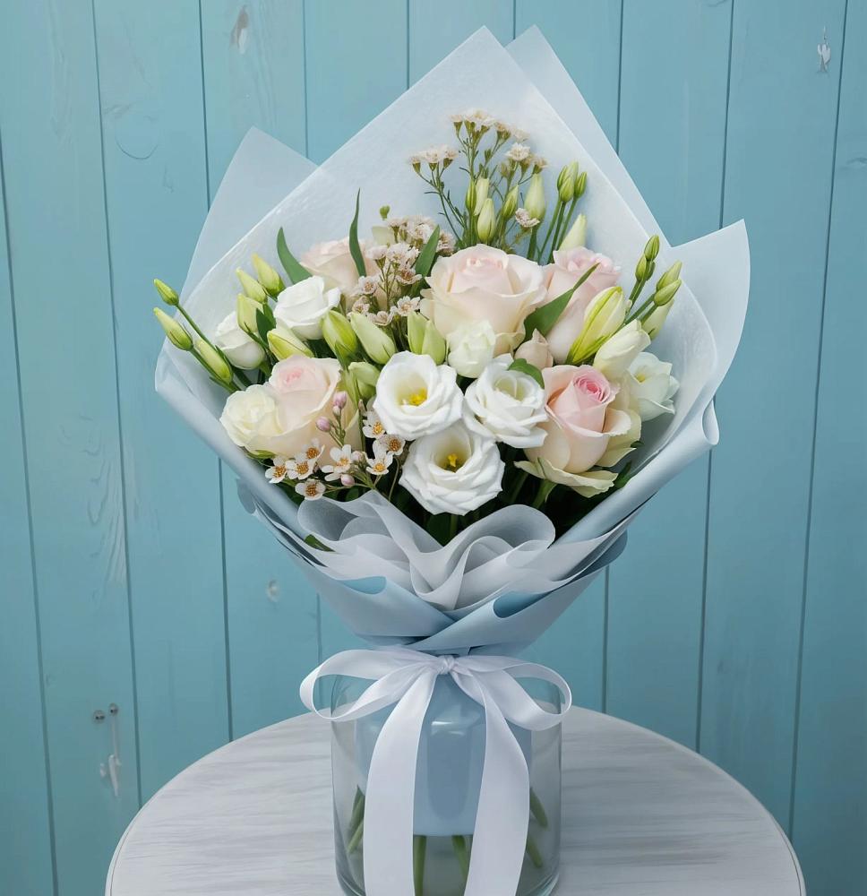 Букет цветов из: Розы и Лизиантусы в Красные Баррикады