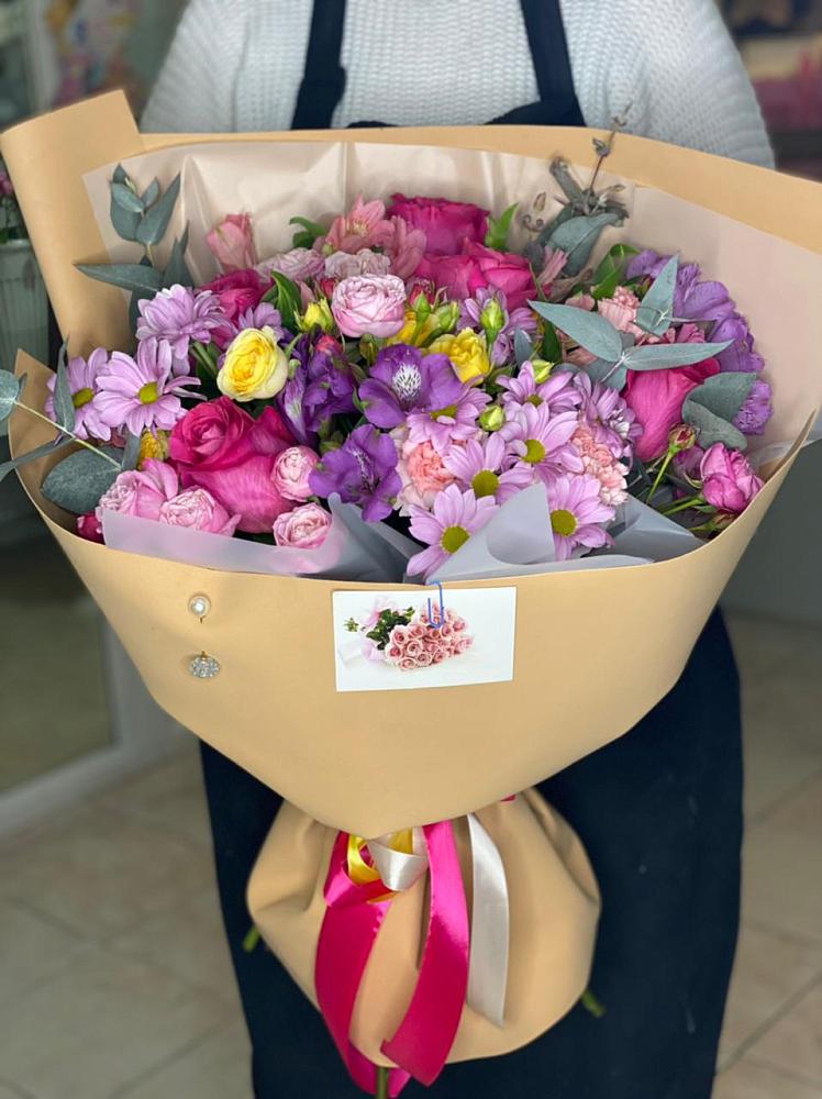 Букет цветов из: Хризантемы, Гвоздики и Альстромерии в Красные Баррикады