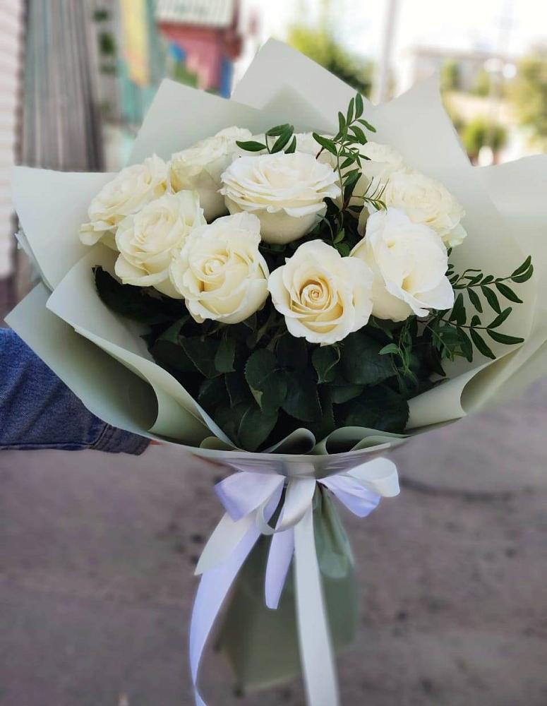 Букет Белые розы Проуд в Красные Баррикады