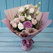 Букет цветов из:  Розы и Лизиантусы в Красные Баррикады