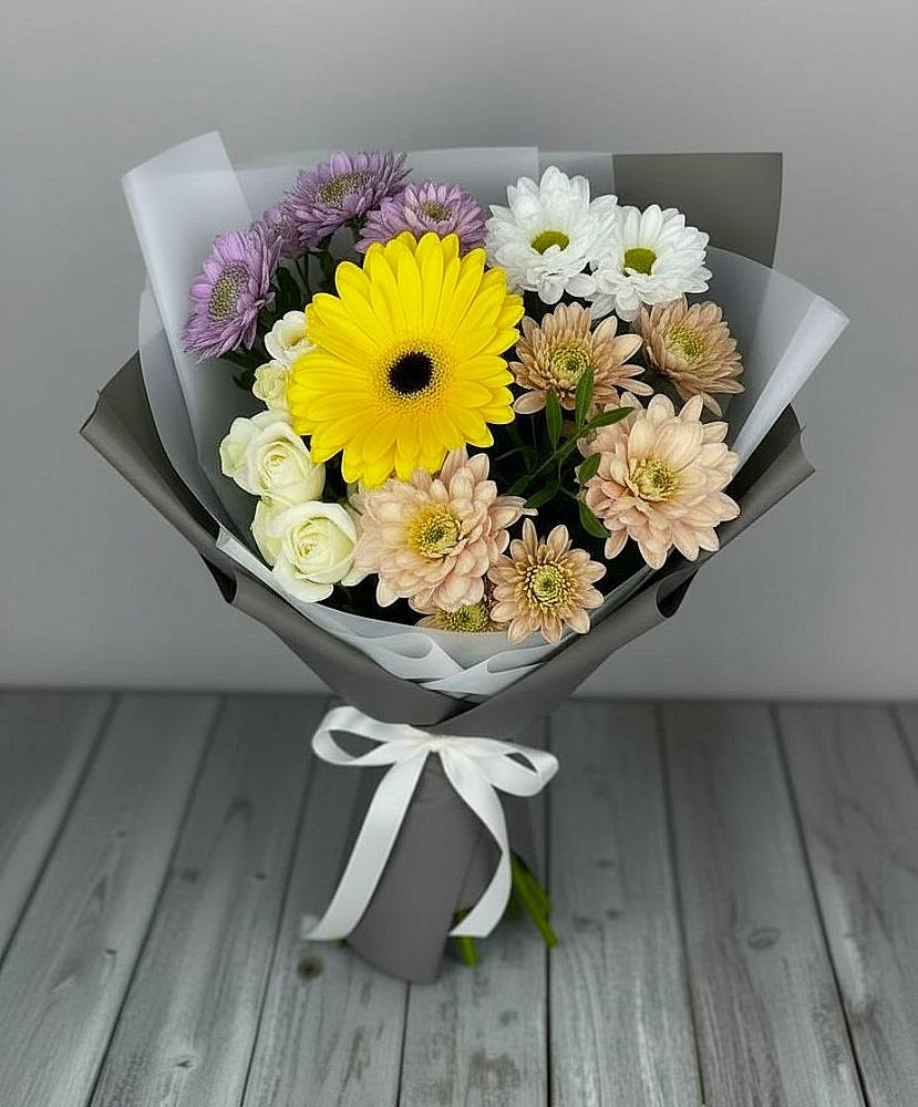 Букет цветов из: Розы, Герберы и Хризантемы в Красные Баррикады