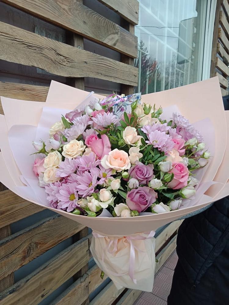 Букет цветов из: Розы и Хризантемы в Красные Баррикады