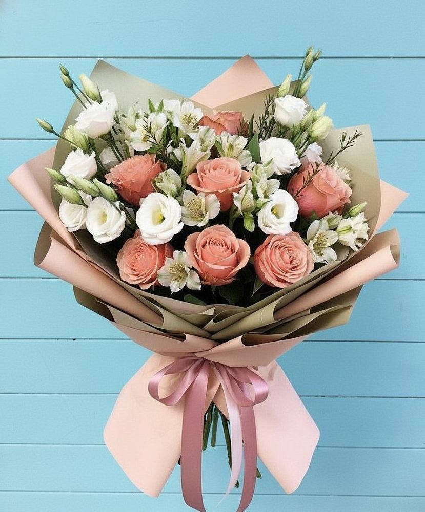 Букет цветов из: Розы, Альстромерии и Лизиантусы в Красные Баррикады