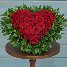 Цветочная композиция из Розы в виде сердца в Красные Баррикады