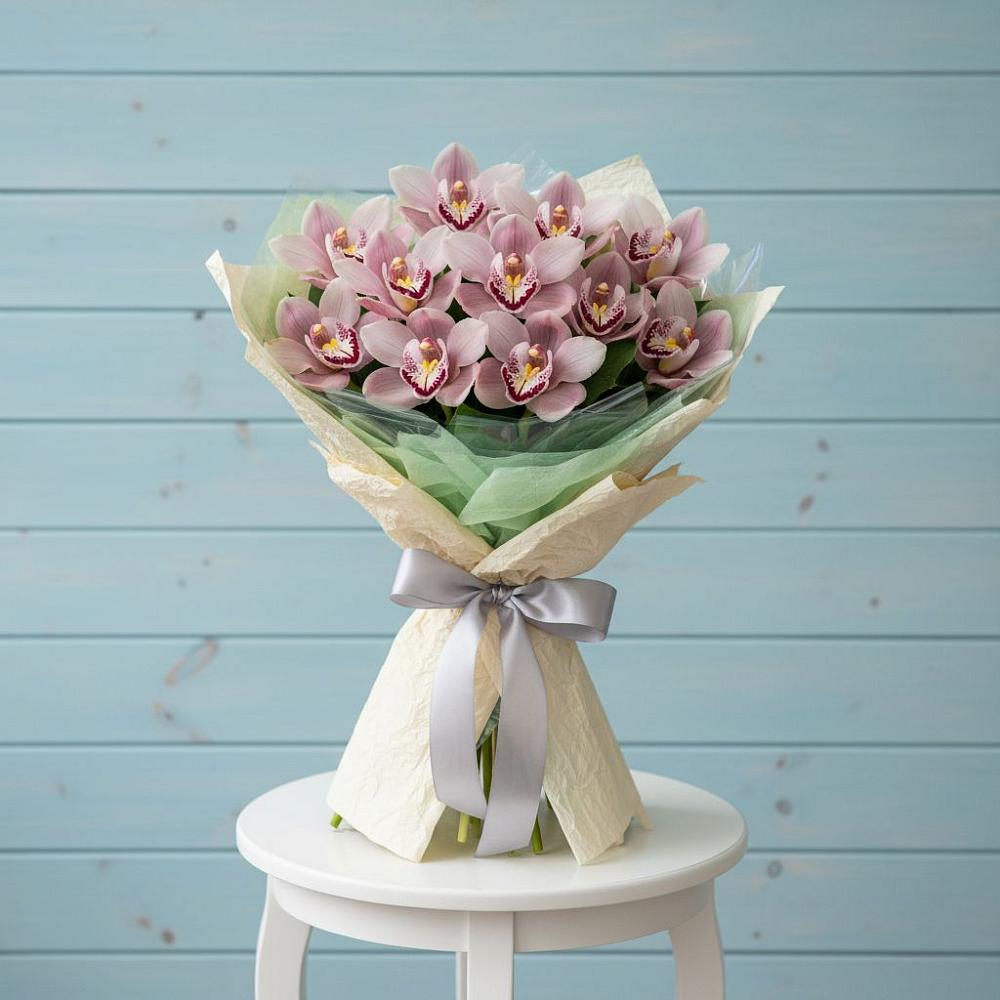 Букет цветов из: Орхидеи и Розы в Красные Баррикады