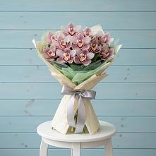 Букет цветов из:  Орхидеи и Розы в Красные Баррикады