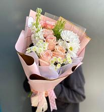 Букет цветов из:  Хризантемы и Розы в Красные Баррикады