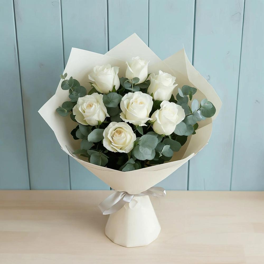 Букет Белые розы в Эвкалипте в Красные Баррикады