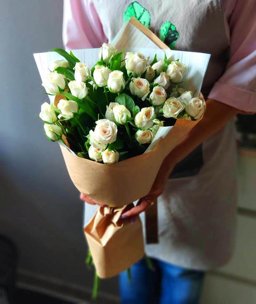 Букет цветов из: Розы в Красные Баррикады