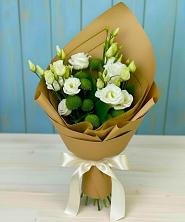 Букет цветов из:  Хризантемы и Лизиантусы в Красные Баррикады