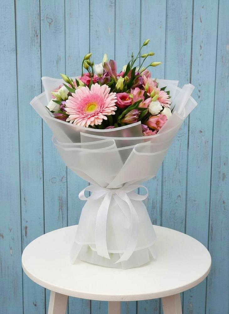 Букет цветов из: Герберы, Альстромерии и Лизиантусы в Красные Баррикады