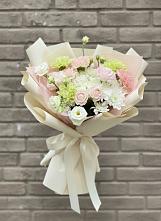 Букет цветов из:  Гвоздики, Розы, Лизиантусы и Хризантемы в Красные Баррикады