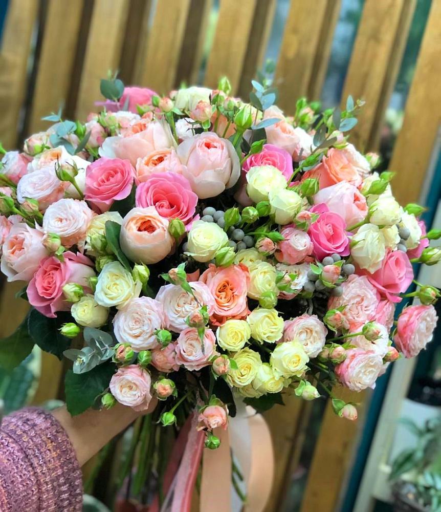 Букет цветов из: Розы в Красные Баррикады