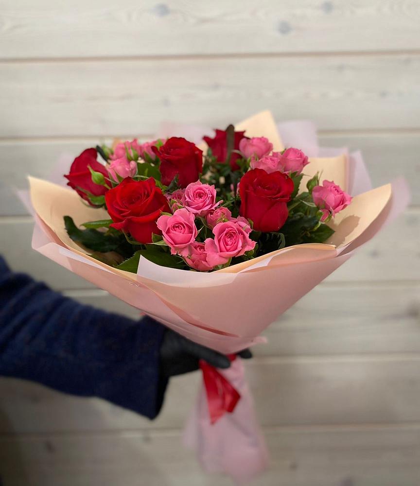 Букет цветов из: Розы в Красные Баррикады
