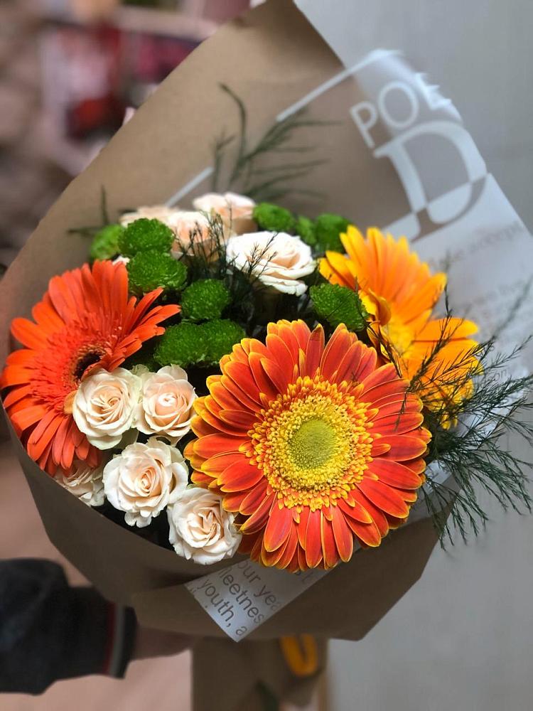 Букет цветов из: Герберы, Хризантемы и Розы в Красные Баррикады