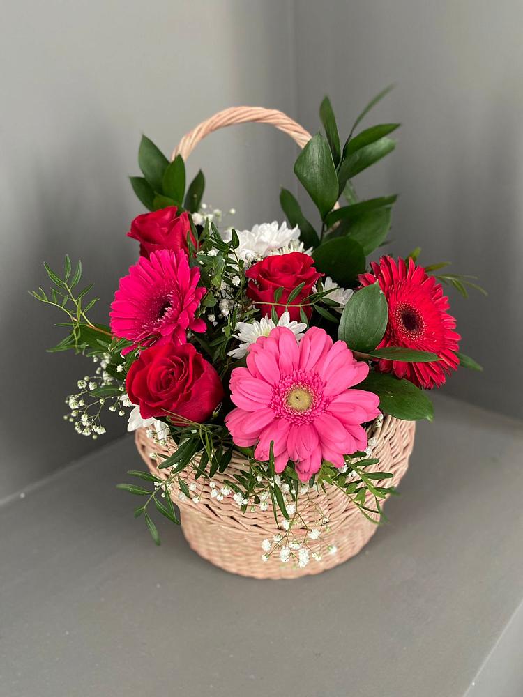 Цветочная композиция из Розы, Хризантемы и Герберы в корзине в Красные Баррикады