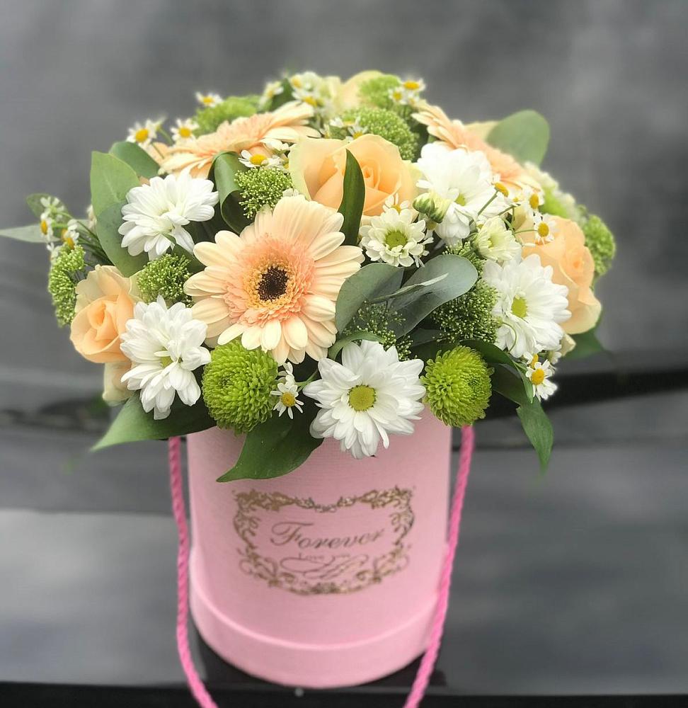 Цветочная композиция из Розы, Герберы и Хризантемы в шляпной коробке в Красные Баррикады