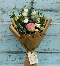 Букет цветов из:  Розы и Лизиантусы в Красные Баррикады