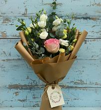 Букет цветов из:  Розы и Лизиантусы в Красные Баррикады